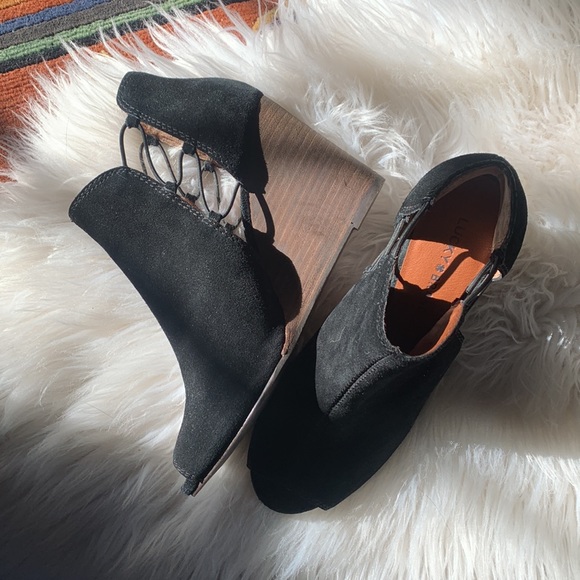 Black suede Lucky Brand heels - Picture 2 of 6